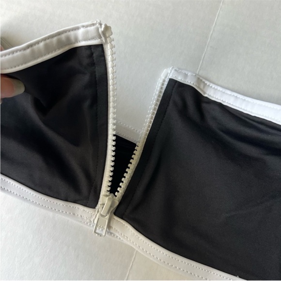 SKIMS SPORTY ZIPPER SWIM BANDEAU & TANGA CHEEKY BOTTOMS. SOLD OUT ONLINE - Picture 5 of 7